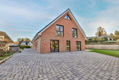 Auffahrt Rückseite - 5 Zimmer Doppelhaushälfte in Scharbeutz