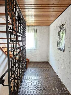 Flur und Treppenhaus - 