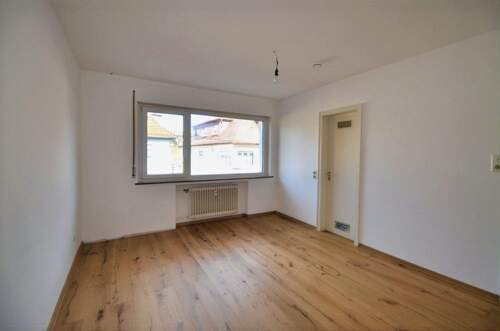 Schlafzimmer - 3 Zimmer Etagenwohnung zum Kaufen in Stuttgart