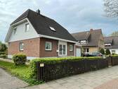 Ansicht von der Strasse - VERKAUFT! Großzügiges Einfamilienhaus mit Keller, Garage und Garten in grüner, zentraler Lage von Findorff!