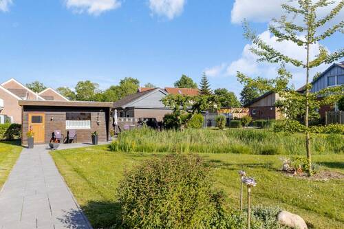 ... auf das große Grundstück ... - 