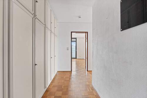 Flur - 3 Zimmer Etagenwohnung zum Kaufen in Kempten (Allgäu)