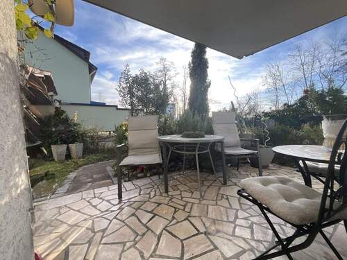 überdachte Sitzgelegenheit - 