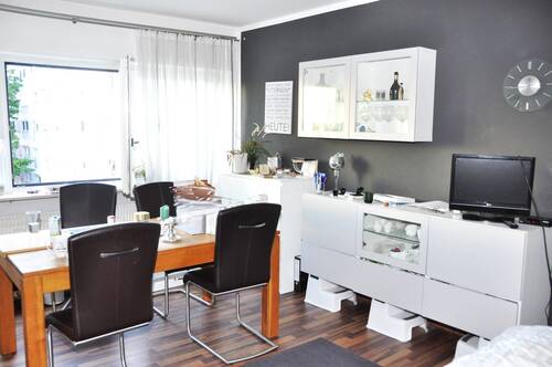 Wohnzimmer 3 - ***Grosszügige, ruhig gelegene und gut geschnittene helle 1 Zimmer Wohnung in See Nähe***