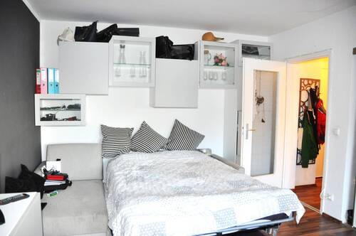 Wohnzimmer 1 - 1 Zimmer Etagenwohnung zum Kaufen in München