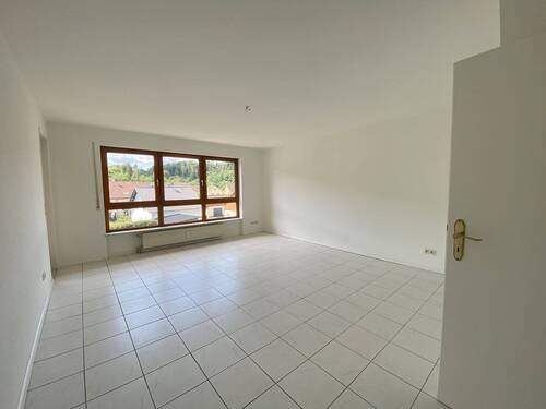 Helles Wohnzimmer - 3 Zimmer Etagenwohnung zur Miete in Maulburg