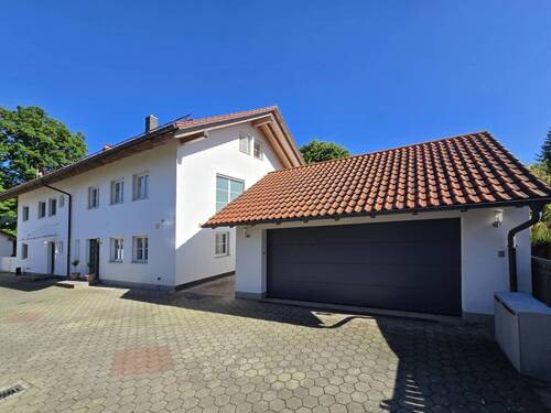 Doppelgarage und Haus - Traumhafte und moderne Doppelhaushälfte in ruhiger Top-Lage in Ottobrunn