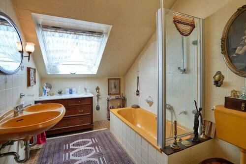 Bad mit Badewanne - 
