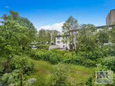 Ausblick - Stilvolle 3-Zimmer-Wohnung mit Loggia in guter Lage von München-Bogenhausen