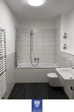 Bad - Exklusive Wohnung mit Balkon, exklusivem Bad, Gäste-WC und moderner EBK!