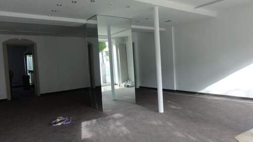 Raum vorne Eingangsbereich - 