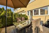 Terrasse v. Ecke hinten - 5 Zimmer Etagenwohnung in Korntal-Münchingen