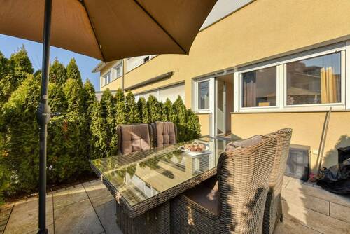 Terrasse v. Ecke hinten - 5 Zimmer Etagenwohnung in Korntal-Münchingen