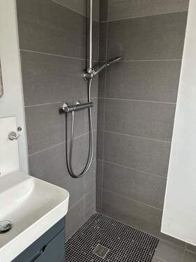 Gäste WC mit begehbarer Dusche - 