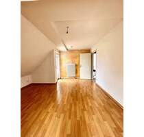 Vermietete 3-Zimmer-Dachgeschosswohnung mit Aufzug und Stellplatz in Dresden-Laubegast