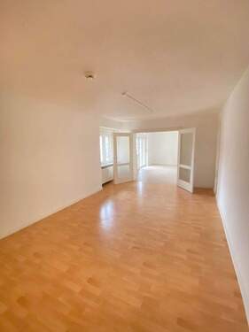 Wohnen - Gepflegte 3 ZKB mit Balkon in Stadennähe