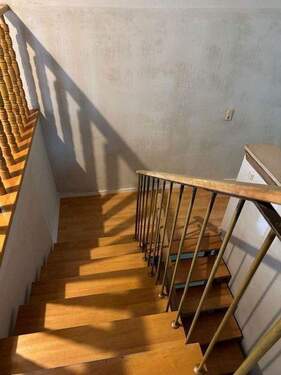 Treppe zum Wohnbereich - 