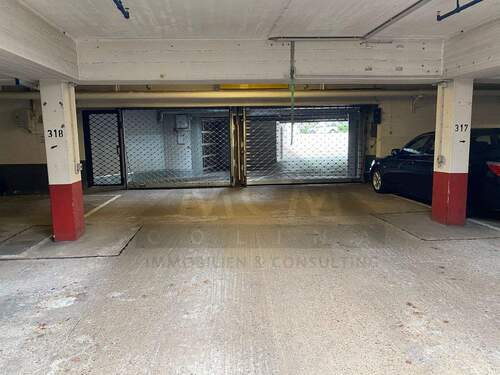 Rolltor - Garage, Stellplatz zum Kaufen in Frankfurt am Main