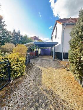 Carport - 5 Zimmer Doppelhaushälfte zum Kaufen in Halbe