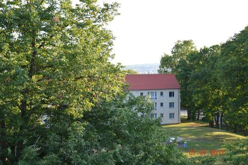 Sicht nach Südsüdwest - Etagenwohnung mit 79,00 m² in Wiesbaden-Sonnenberg zur Miete