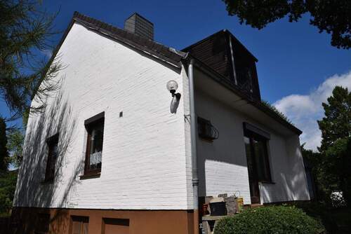 Schönes Grundstück mit Altbaus - 