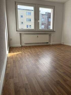 Wohnzimmer - 2 Zimmer Etagenwohnung in Dessau-Roßlau