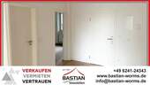 Headfoto - Komplett renovierte 2 Zimmer-Wohnung in absoluter Zentrumslage!