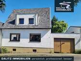 Hausansicht mit Logo - Sanierungsfall mit Zukunft - Ihr Projekt in bester Umgebung!