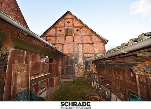 Kaninchenställe auf dem Weg zur Scheune - Mehrfamilienhaus, Wohnhaus mit 87,00 m&sup2; in Kalbe/Milde zum Kaufen