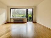 Wohnzimmer mit Süd-West-Terrasse - 2 Zimmer Terrassenwohnung zur Miete in Hamburg