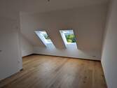 ZimmerDachgeschossFensterseite - 