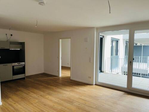 Wohnbereich mit Küche - Moderne 2-Zimmer-Neubauwohnung mit Balkon!