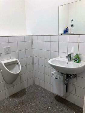 WC in Lager-/Produktionshalle - 