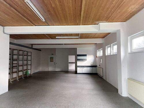 Lager m. Küchenzeile, WC u. Werkstattraum - 
