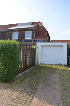 Garage und Stellplatz - 