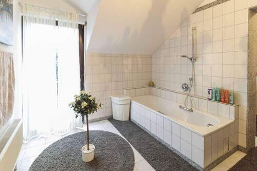 Badezimmer II 1. OG - 