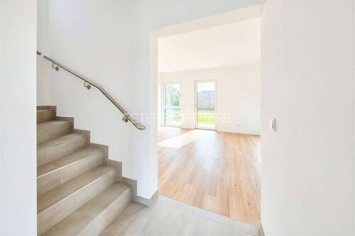 Treppenaufgang Beispiel - 5 Zimmer Etagenwohnung in Schwerin