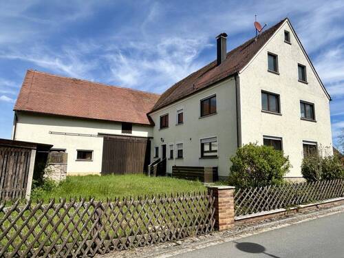 Blick von Süden - 7 Zimmer Bauernhaus, Landhaus zum Kaufen in Kalchreuth