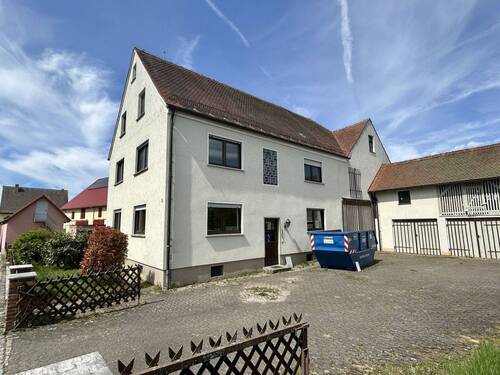Hof mit Werkstatt/Garage - 