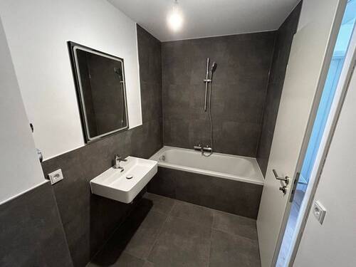 Badezimmer mit Wanne - 