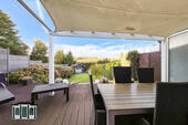 Terrasse mit Blick in den Garten - 