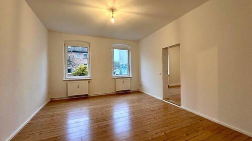 Zimmer 2 - Helle 3-Zimmer-Wohnung mit Einbauküche in Kiel-Gaarden - frisch renoviert