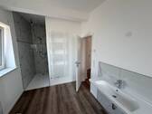 Bad Dusche.jpg - 4 Zimmer Etagenwohnung zur Miete in Gunzenhausen