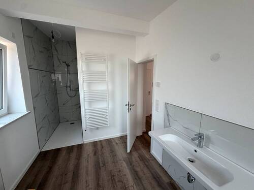 Bad Dusche.jpg - 4 Zimmer Etagenwohnung zur Miete in Gunzenhausen
