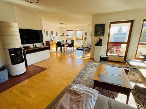 Wohnzimmer und Esszimmer - 8 Zimmer Einfamilienhaus zum Kaufen in Gäufelden