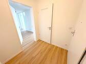 Einladender Flur mit stilvollem Empfang - 3 Zimmer Etagenwohnung zur Miete in Berlin