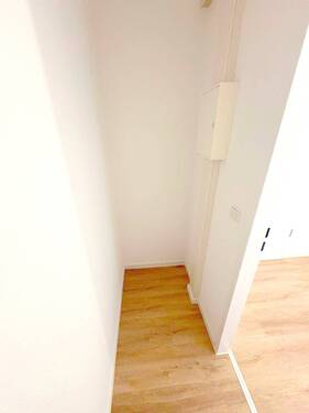 Kompakte Flurkammer mit vielseitiger Nutzung - 3 Zimmer Etagenwohnung in Berlin