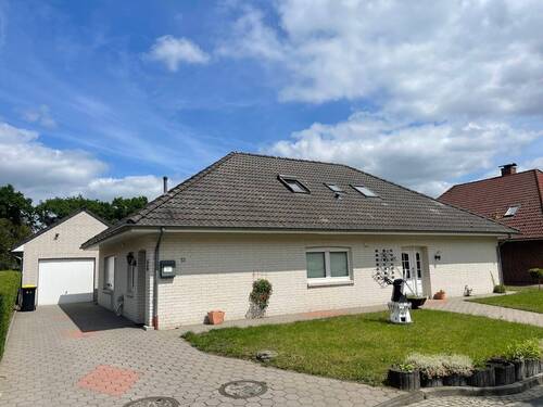 Titelbild - Walmdachbungalow in ruhiger Siedlungslage von Scharrel