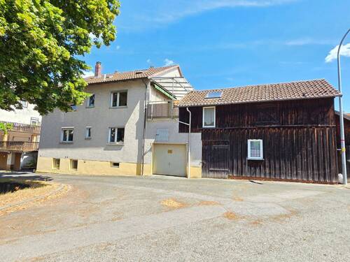 Ansicht mit Scheune - 9 Zimmer Einfamilienhaus in Lautertal