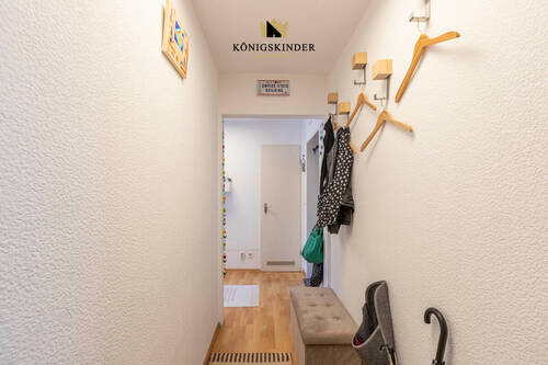 Bild 2 - Helle 3-Zimmer-Wohnung, sofort beziehbar, in gut angebundener Lage in Bad Cannstatt zu verkaufen